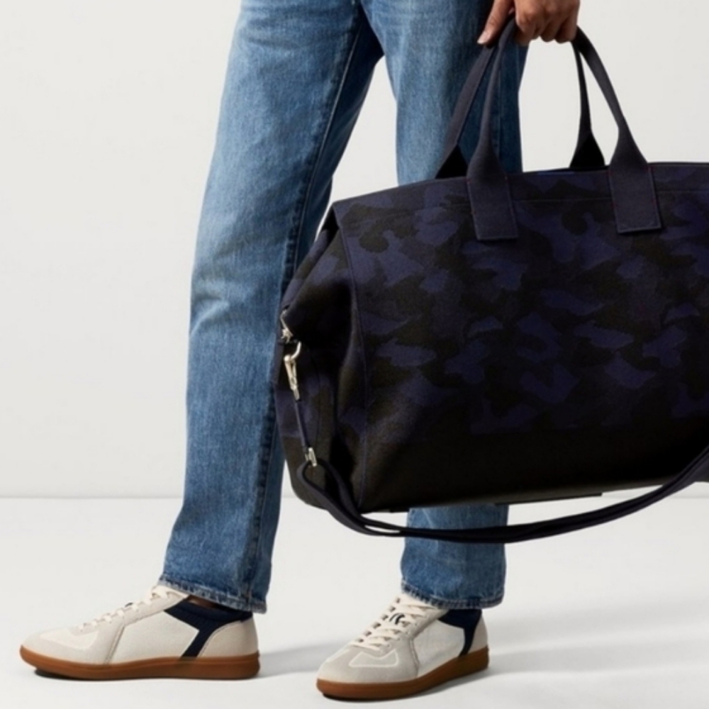 ROTHY'S THE WEEKENDER BAG IN MIDNIGHT CAMO CAMOUFLAGE OVERNIGHTER BAG - Picture 3 of 11